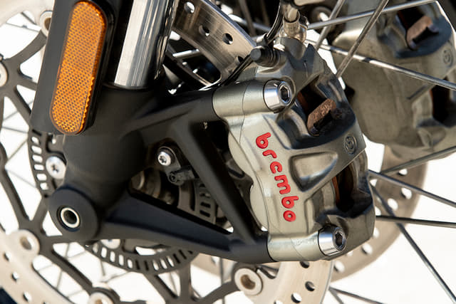 Color Red, Silver, Black Image - 34292