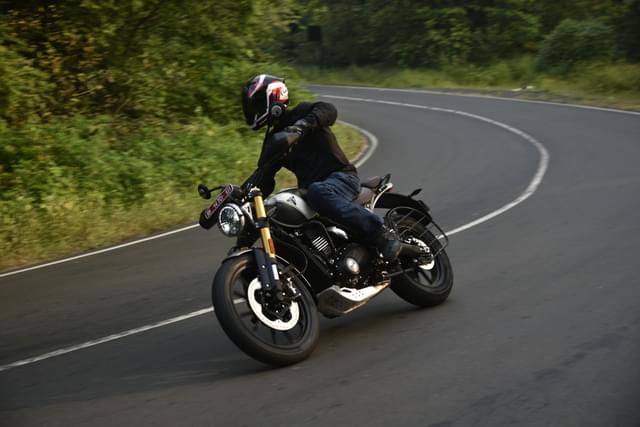 Front Right Three Quarter Image - 28411