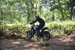 Triumph Scrambler 400 X Color Black, Grey, White