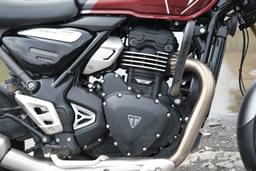 Triumph Speed 400 Color Black