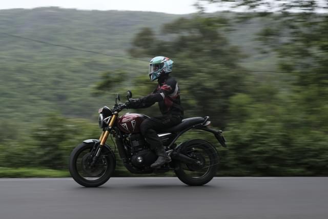 Front Right Three Quarter Image - 28547