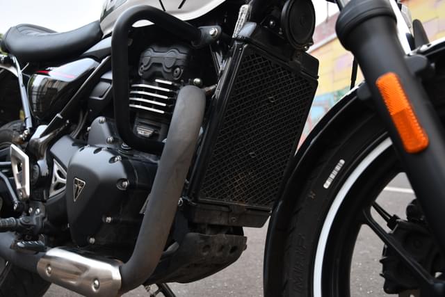 Front Right Three Quarter Image - 28556