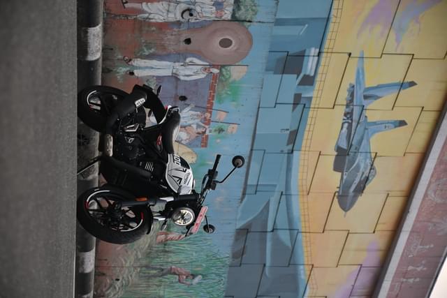 Front Left Three Quarter Image - 28616