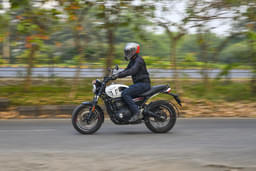 Triumph Speed T4 Front Right Three Quarter