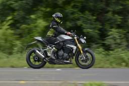 Triumph Speed Triple 1200 Rs Front Right Three Quarter