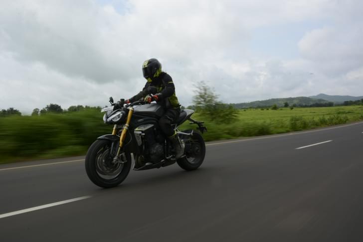 Triumph Speed Triple 1200 Rs Front Right Three Quarter