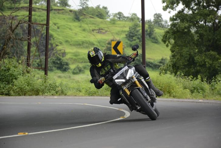 Triumph Speed Triple 1200 Rs Front Left Three Quarter