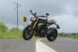 Triumph Speed Triple 1200 Rs Front Right Three Quarter