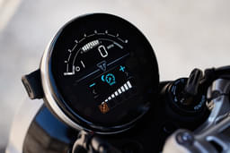 Triumph Speed Twin 1200 Low Oil Indicator
