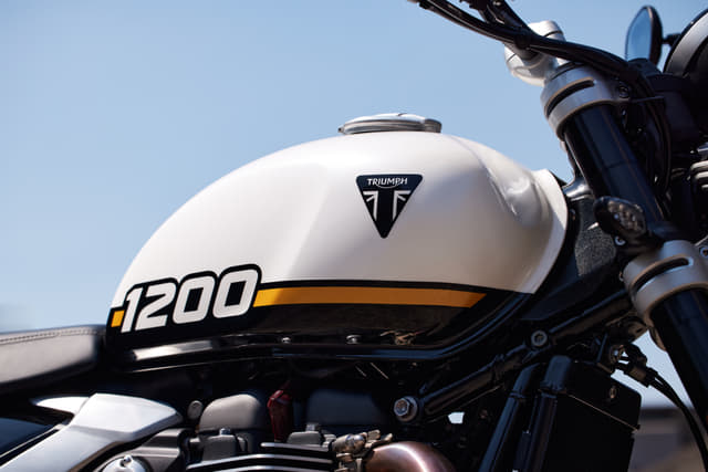 Closed Fuel Lid Image - 29850