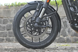 Triumph Thruxton 400 Color Black