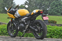 Triumph Thruxton 400 Front Right Three Quarter