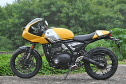 Triumph Thruxton 400 Headlight