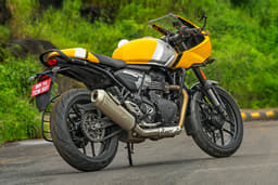 Triumph Thruxton 400 Front Right Three Quarter Triumph Thruxton 400 Front Right Three Quarter
