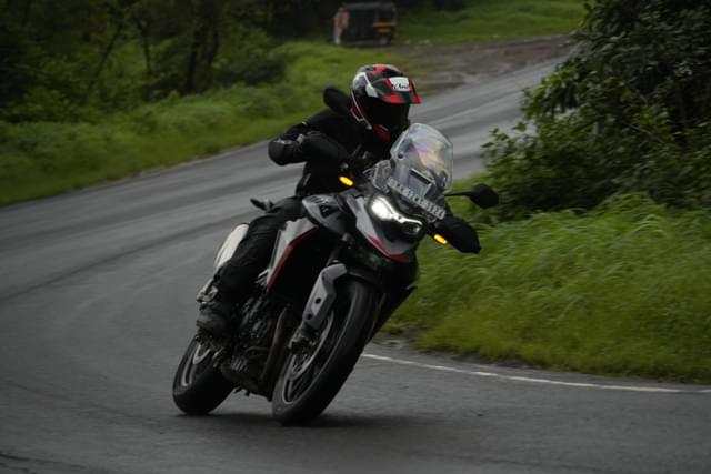 Front Left Three Quarter Image - 28866