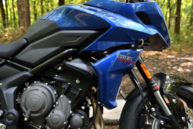 Front Right Three Quarter Image - 28717