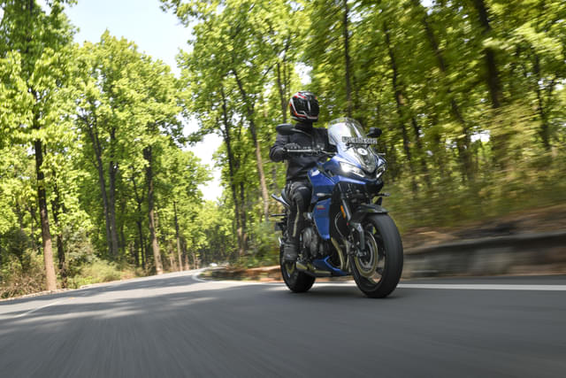 Front Left Three Quarter Image - 28726