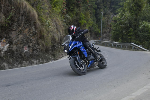 Front Left Three Quarter Image - 28730