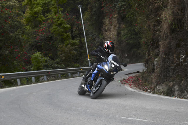 Front Left Three Quarter Image - 28732