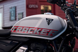 Triumph Tracker 400 Color Silver, Red