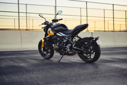 Triumph Trident 660 Front Right Three Quarter