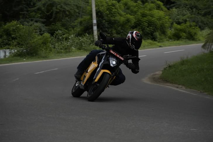 Ultraviolette Automotive F77 Mach 2 Front Right Three Quarter