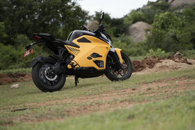 Front Right Three Quarter Image - 26780