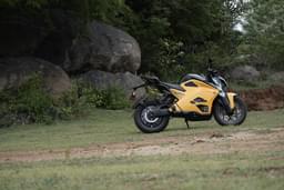 Ultraviolette Automotive F77 Mach 2 Front Right Three Quarter