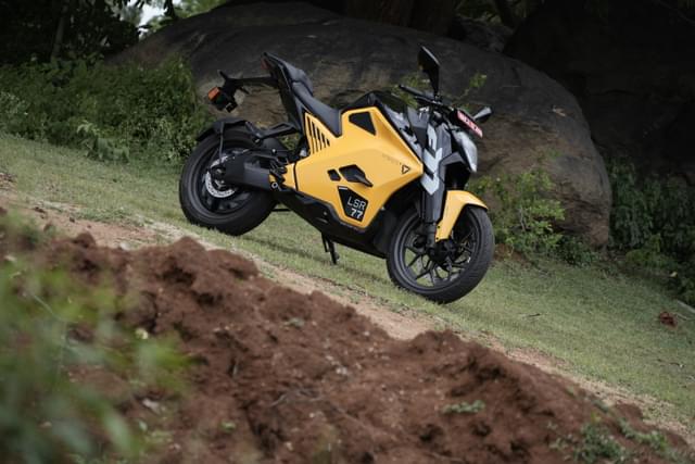 Front Right Three Quarter Image - 26791