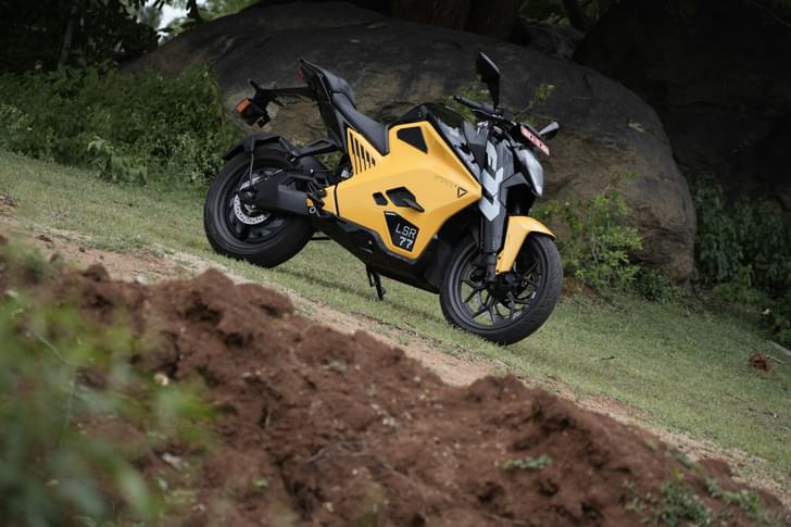 Ultraviolette Automotive F77 Mach 2 Front Right Three Quarter