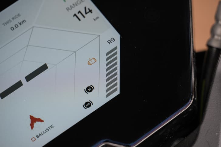 Ultraviolette Automotive F77 Mach 2 Low Battery Indicator