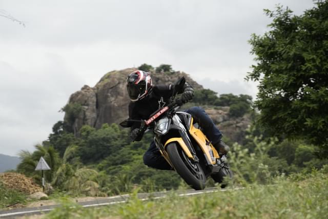 Front Left Three Quarter Image - 26916