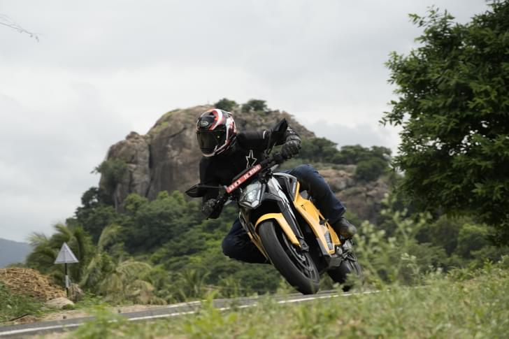 Ultraviolette Automotive F77 Mach 2 Front Left Three Quarter