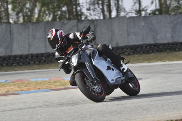 Front Right Three Quarter Image - 26838