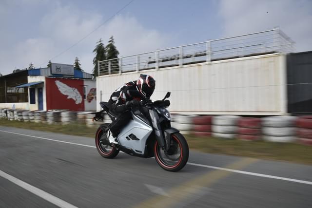 Front Left Three Quarter Image - 26857