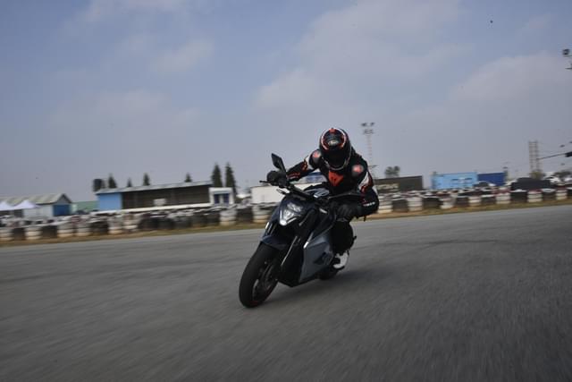 Front Left Three Quarter Image - 26866