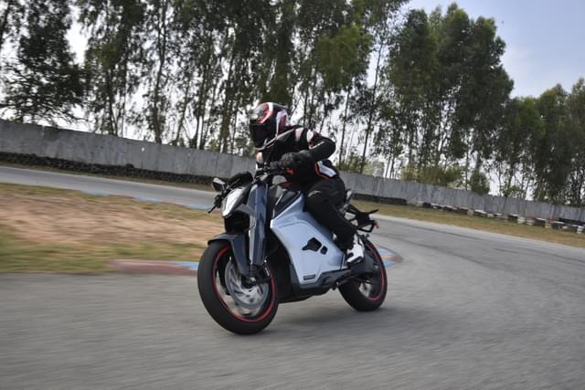 Color Black, White, Red Image - 26870