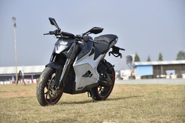 Ultraviolette Automotive F77