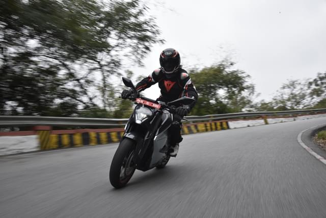 Color Black, Red Image - 26921