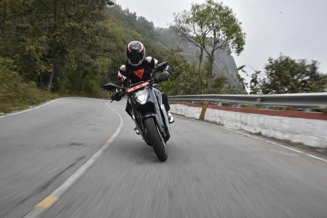 Front Left Three Quarter Image - 26923