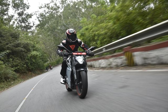 Front Left Three Quarter Image - 26927