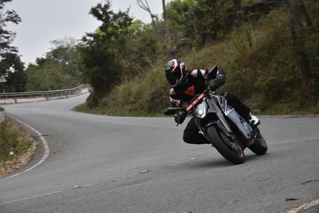 Front Left Three Quarter Image - 26928