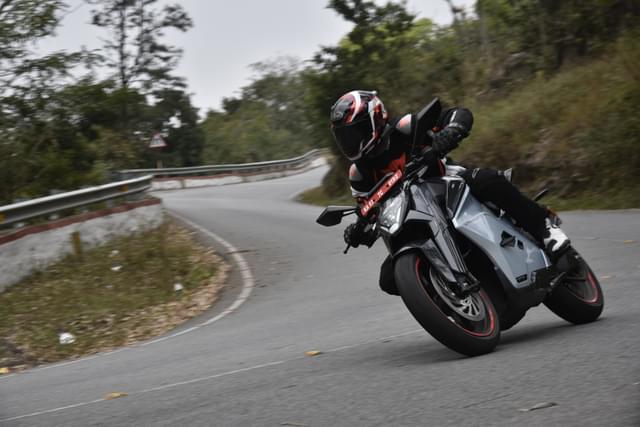 Front Left Three Quarter Image - 26929