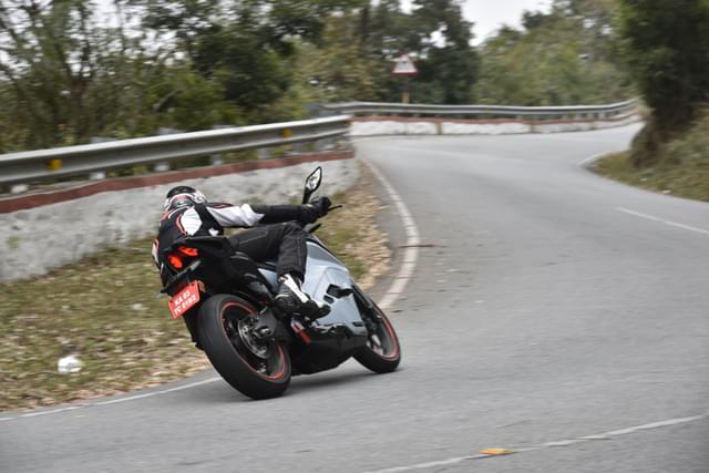 Front Right Three Quarter Image - 26930