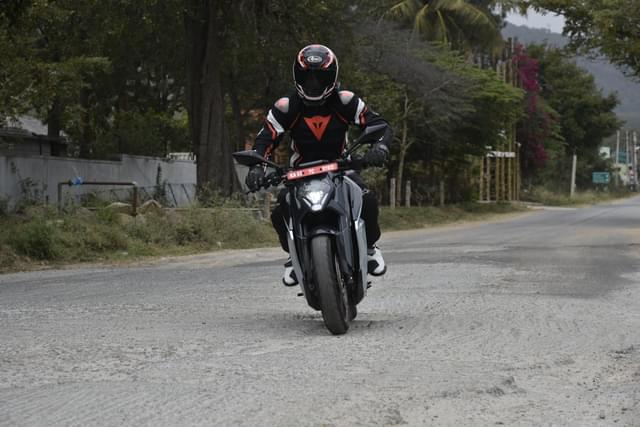 Front Left Three Quarter Image - 26931