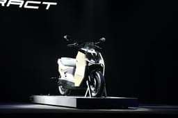 Ultraviolette Automotive Tesseract Front Right Three Quarter