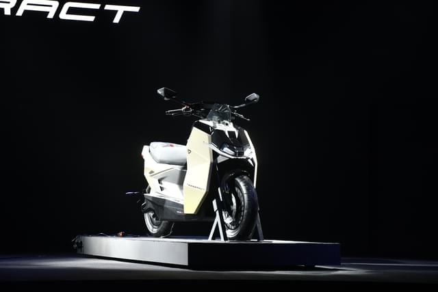 Front Right Three Quarter Image - 26765