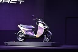 Ultraviolette Automotive Tesseract Front Right Three Quarter