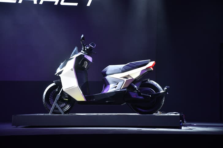 Ultraviolette Automotive Tesseract Front Right Three Quarter