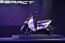 Ultraviolette Automotive Tesseract Front Right Three Quarter